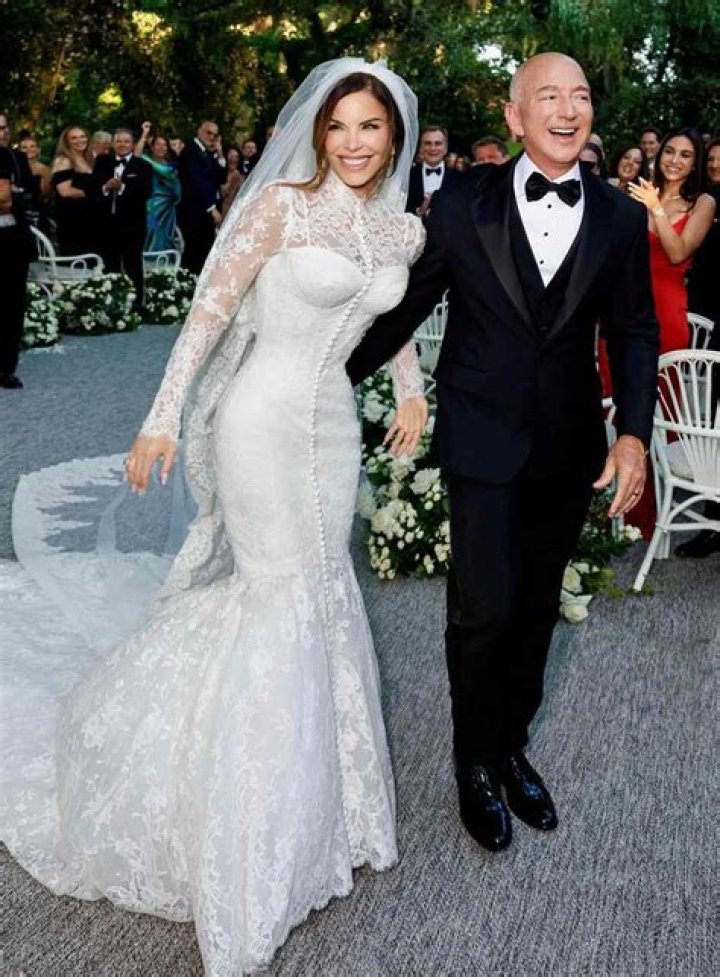 Who is Bezos's Wife? Exploring the Lives of Lauren Sánchez and MacKenzie Scott